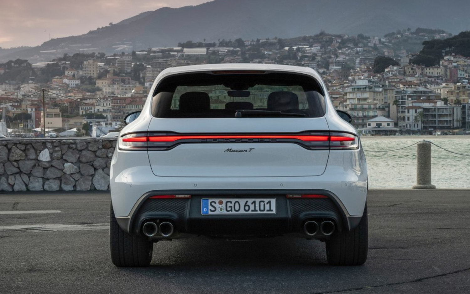 Comparison Porsche Macan T 2022 vs Genesis GV70 Prestige 2.5T